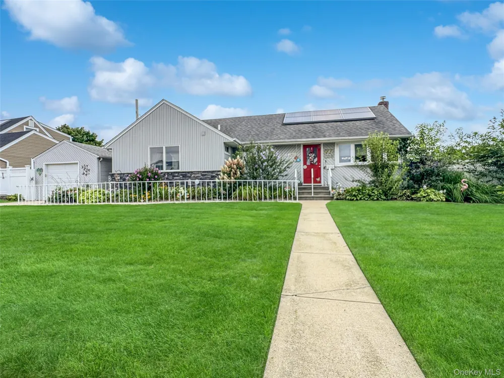 2810 Charles Road Wantagh, NY 11793