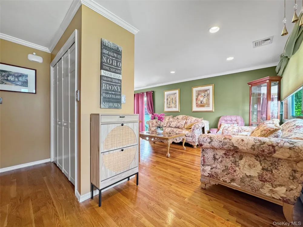 2810 Charles Road Wantagh, NY 11793