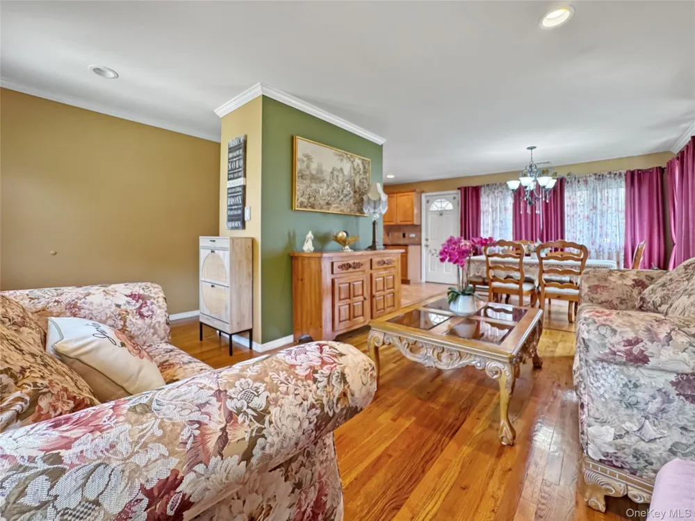 2810 Charles Road Wantagh, NY 11793