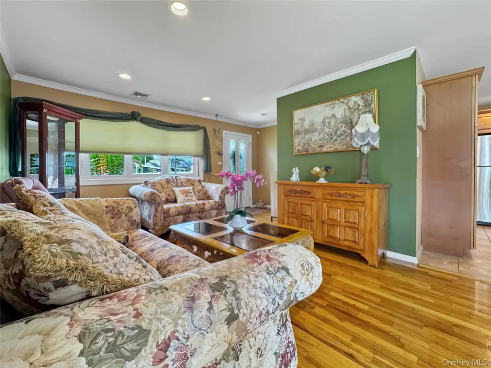 2810 Charles Road Wantagh, NY 11793