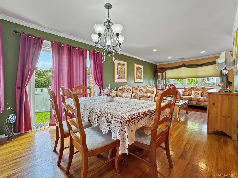 2810 Charles Road Wantagh, NY 11793
