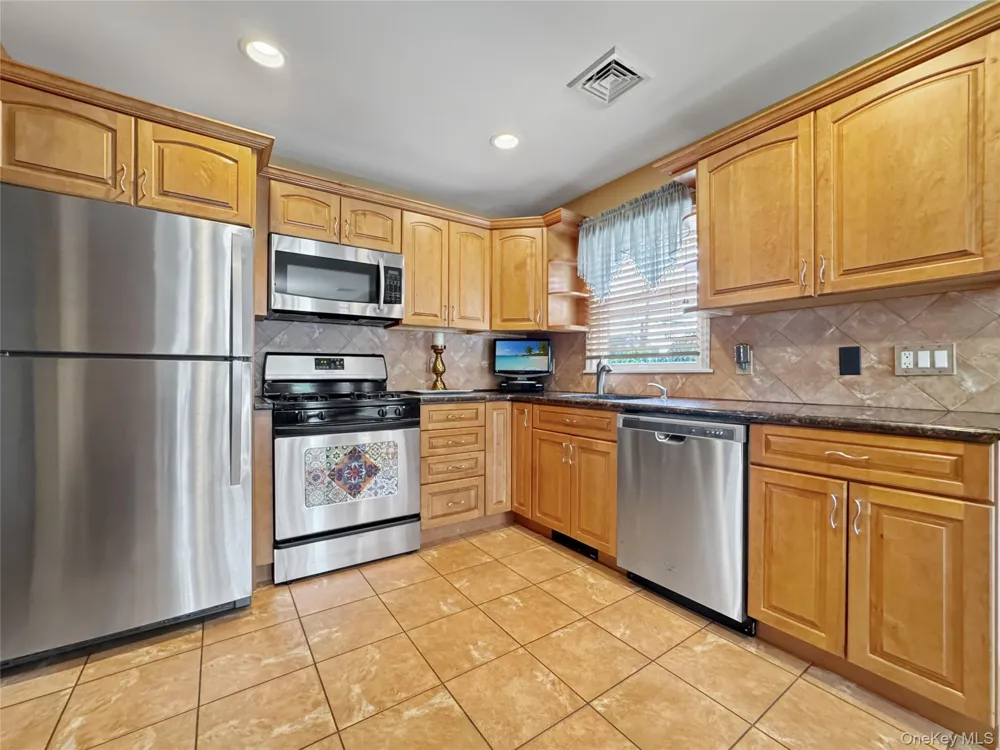 2810 Charles Road Wantagh, NY 11793