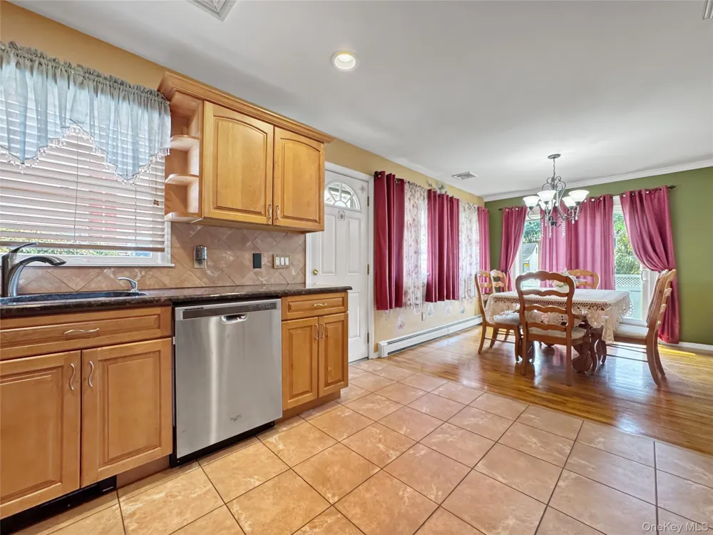 2810 Charles Road Wantagh, NY 11793