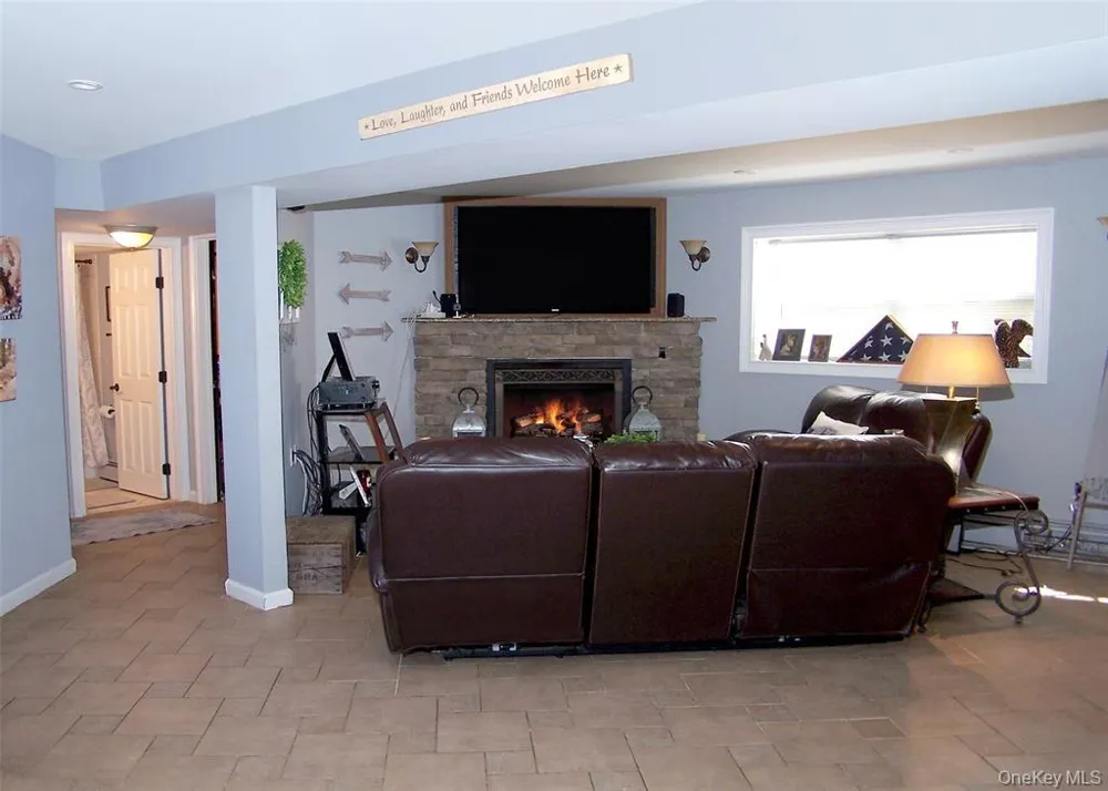 11 Doral Lane Yaphank, NY 11980