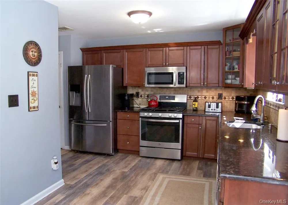 11 Doral Lane Yaphank, NY 11980
