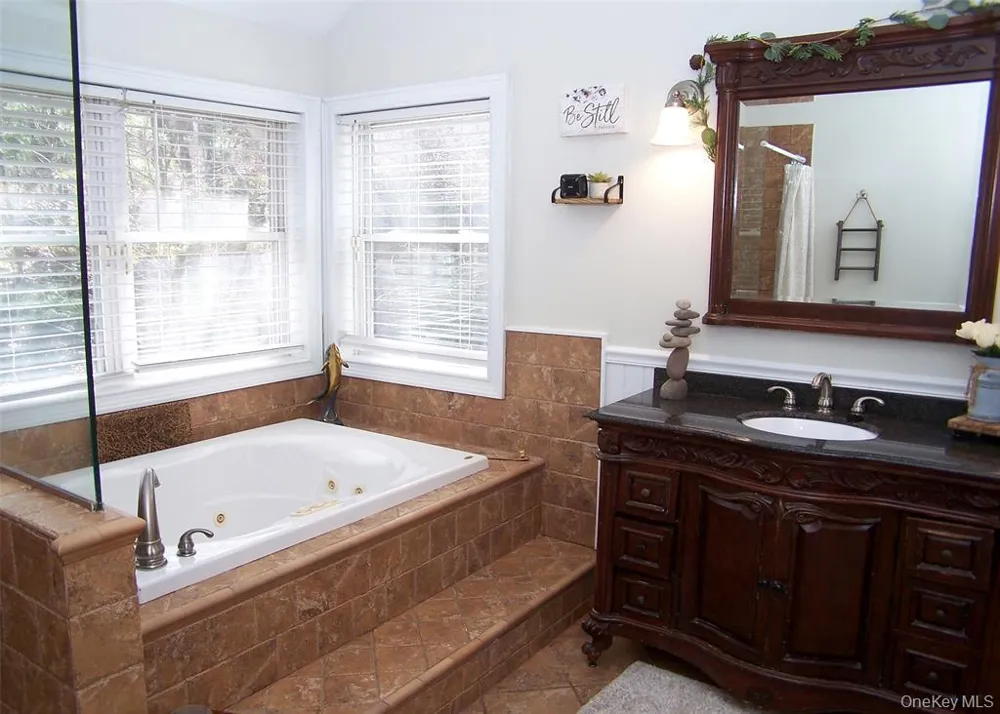 11 Doral Lane Yaphank, NY 11980