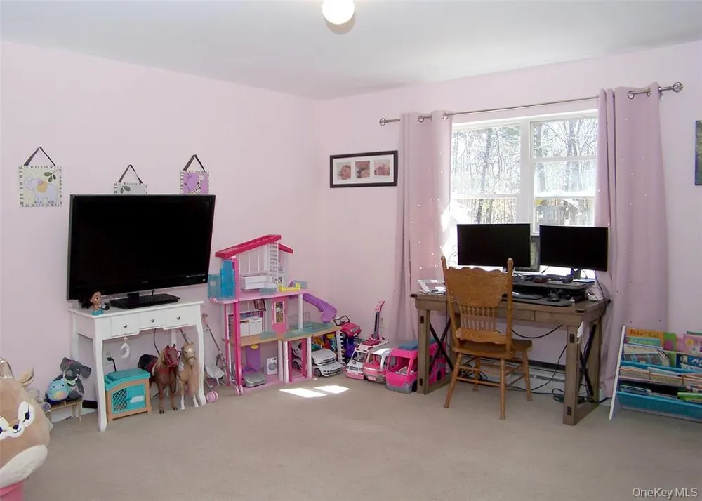 11 Doral Lane Yaphank, NY 11980
