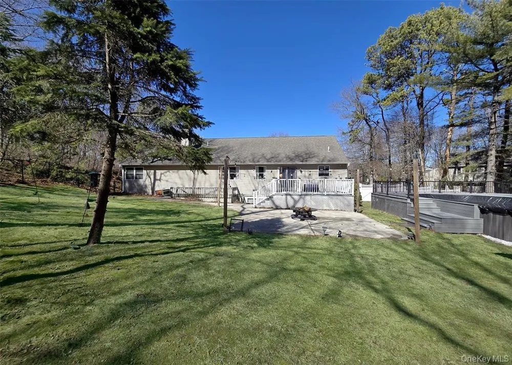11 Doral Lane Yaphank, NY 11980