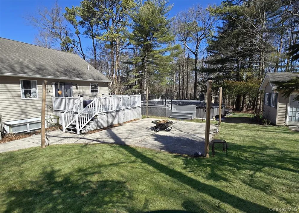 11 Doral Lane Yaphank, NY 11980