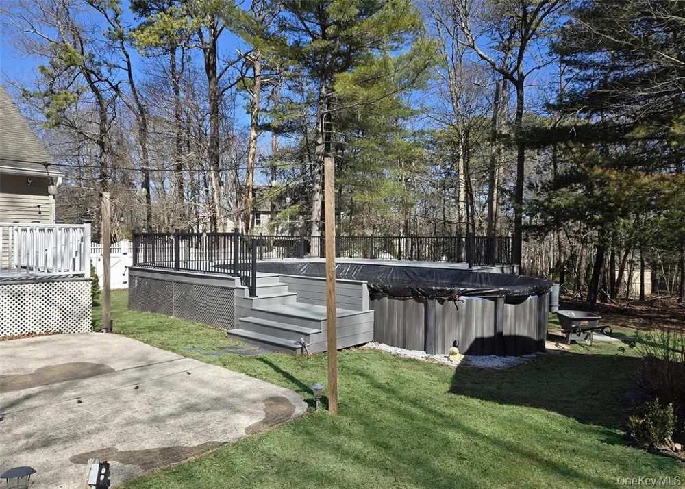 11 Doral Lane Yaphank, NY 11980