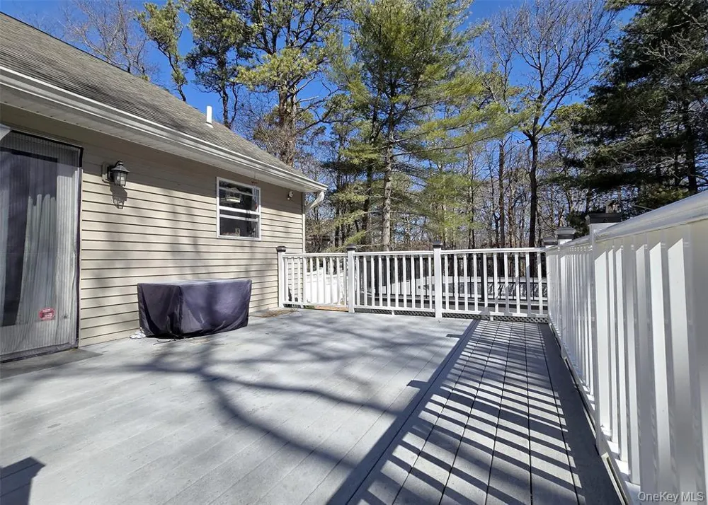 11 Doral Lane Yaphank, NY 11980