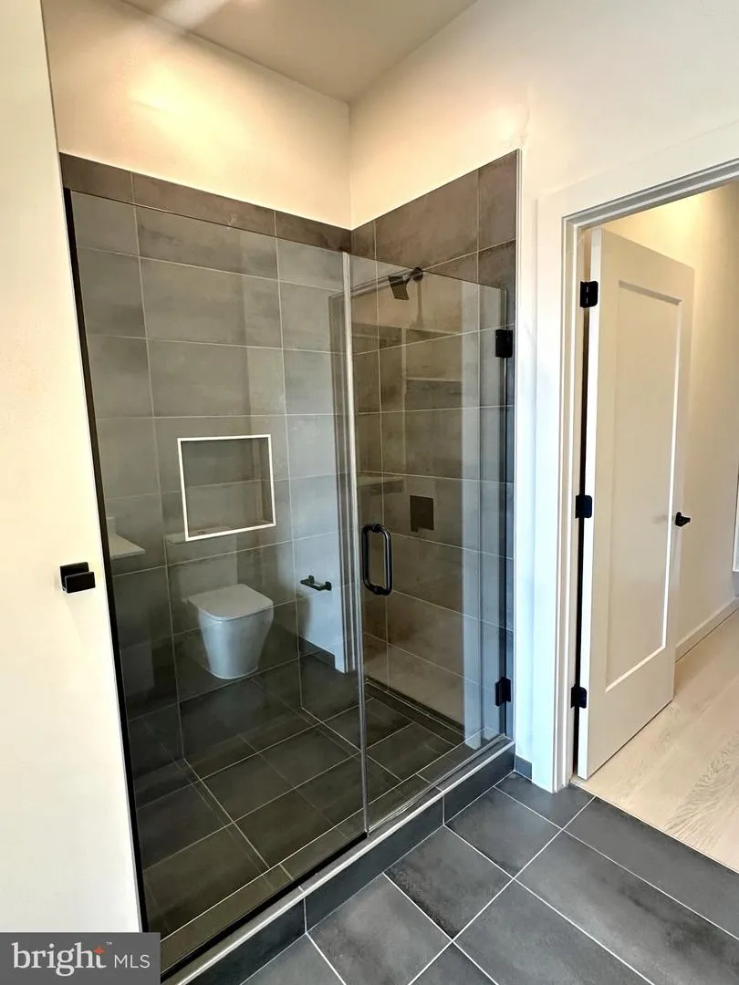 3030 POTOMAC AVENUE #PH5 Arlington, VA 22202