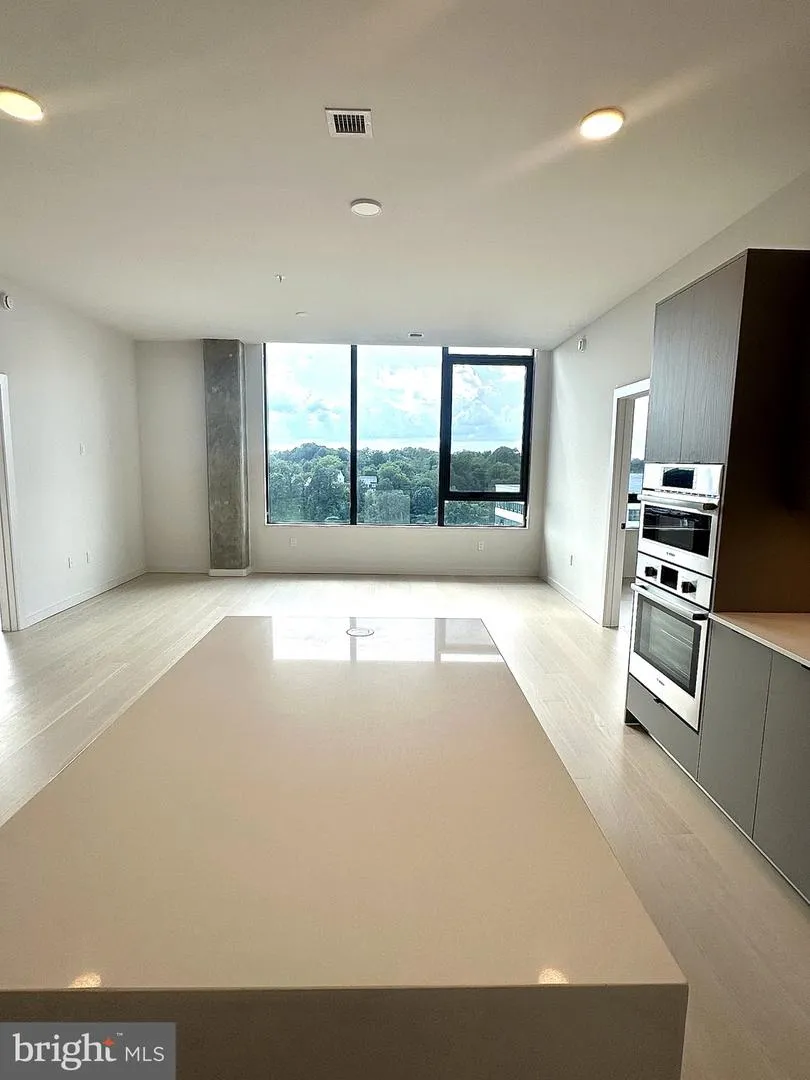 3030 POTOMAC AVENUE #PH5 Arlington, VA 22202