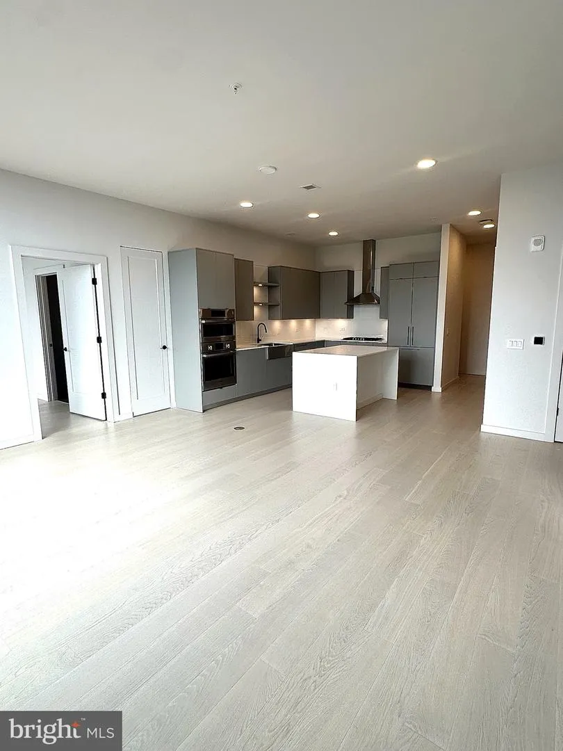 3030 POTOMAC AVENUE #PH5 Arlington, VA 22202