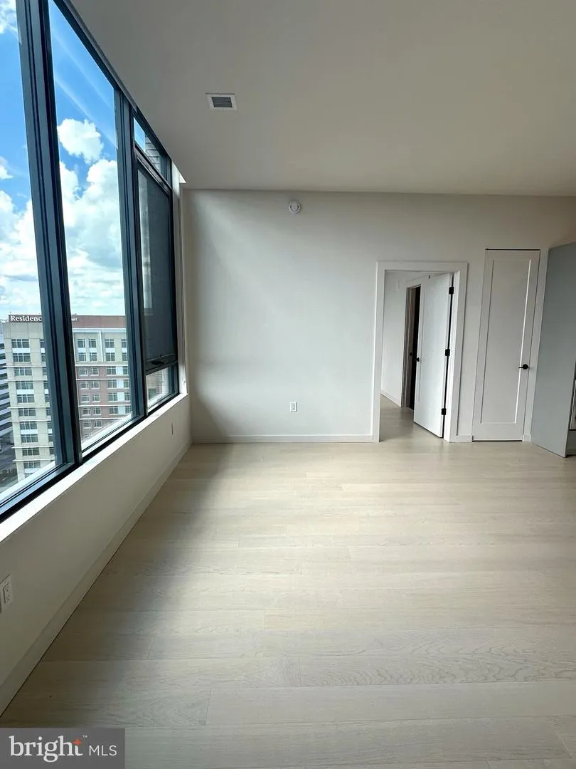 3030 POTOMAC AVENUE #PH5 Arlington, VA 22202