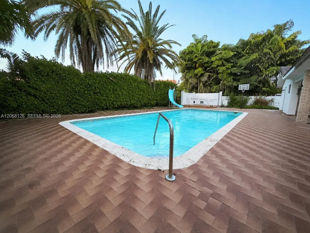 11351 SW 26th St Miami, FL 33165