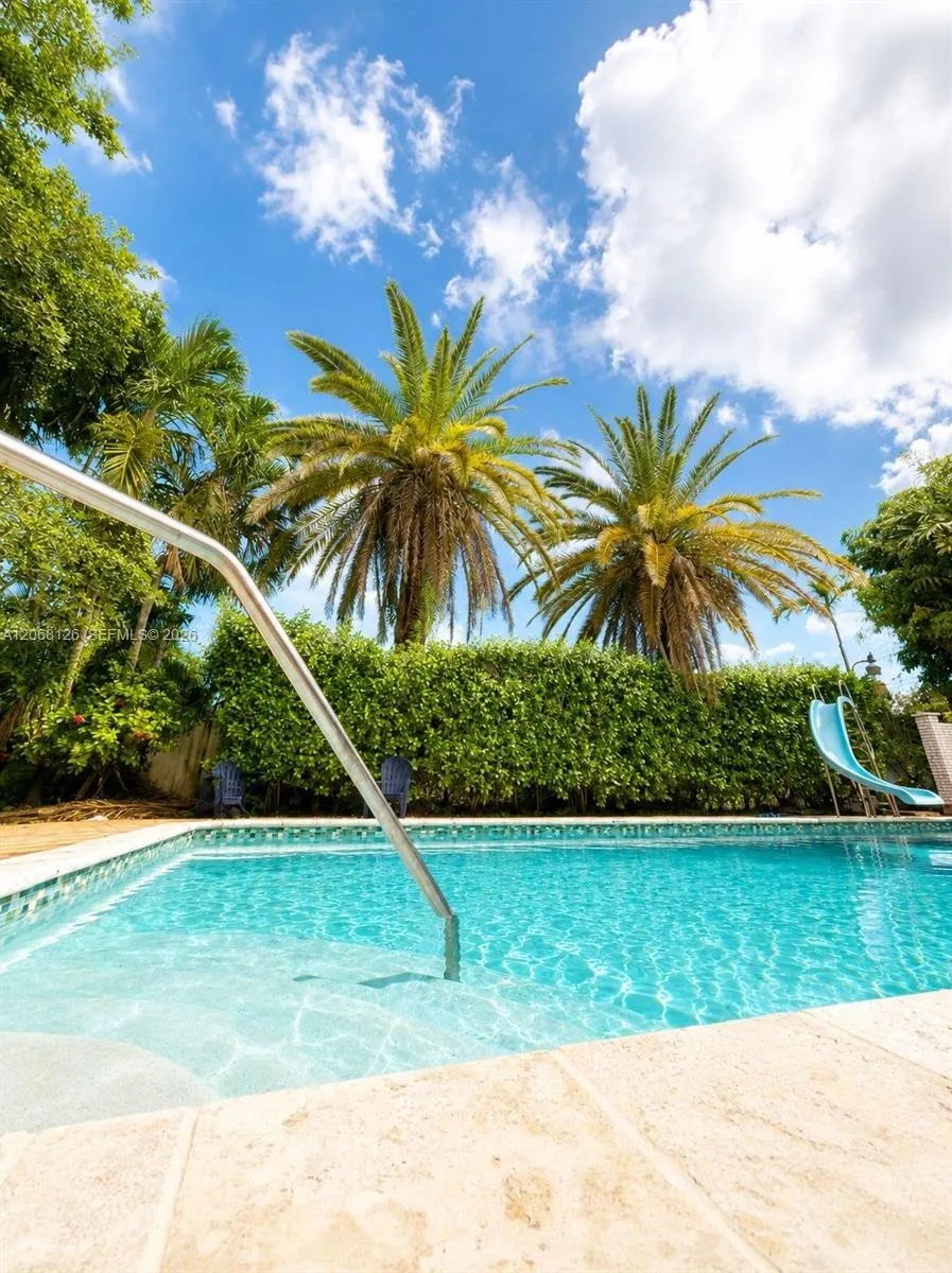 11351 SW 26th St Miami, FL 33165
