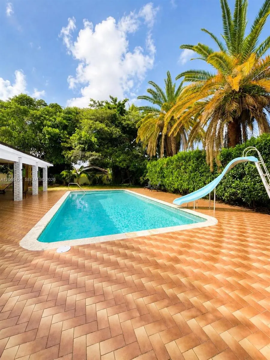 11351 SW 26th St Miami, FL 33165