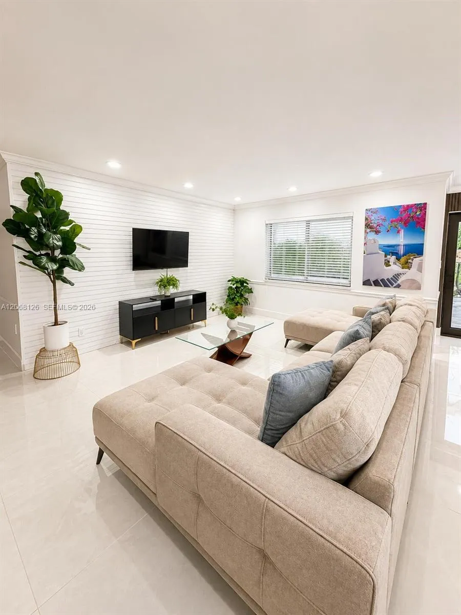11351 SW 26th St Miami, FL 33165