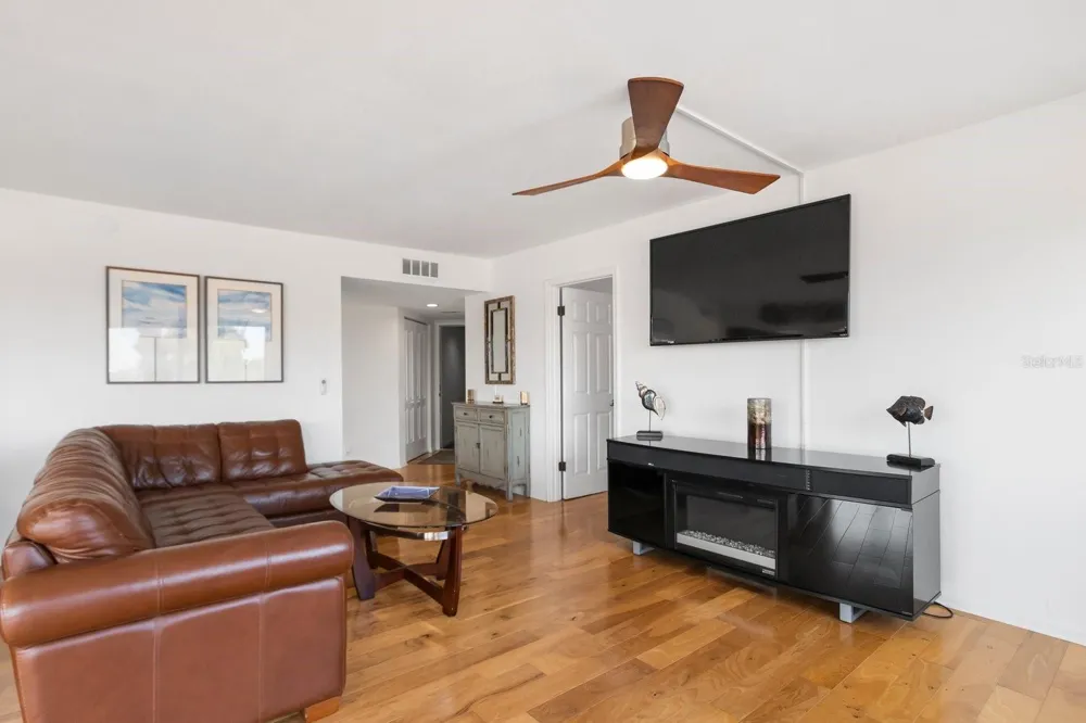 6269 PALMA DEL MAR BOULEVARD S #302 St Petersburg, FL 33715