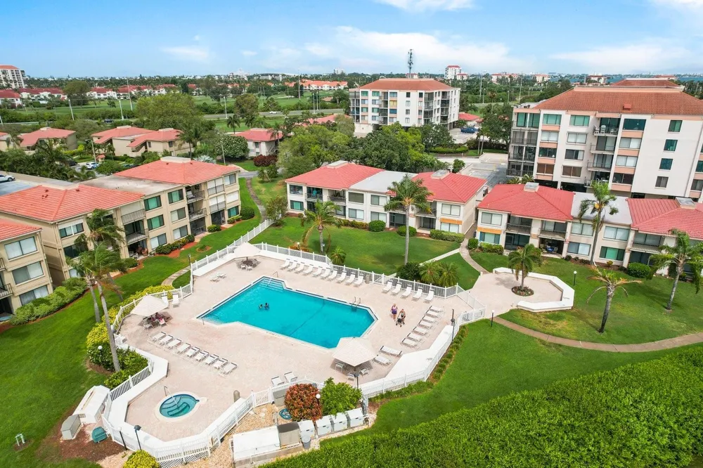 6269 PALMA DEL MAR BOULEVARD S #302 St Petersburg, FL 33715