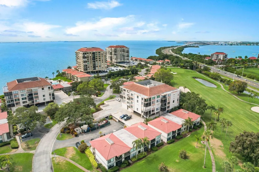 6269 PALMA DEL MAR BOULEVARD S #302 St Petersburg, FL 33715