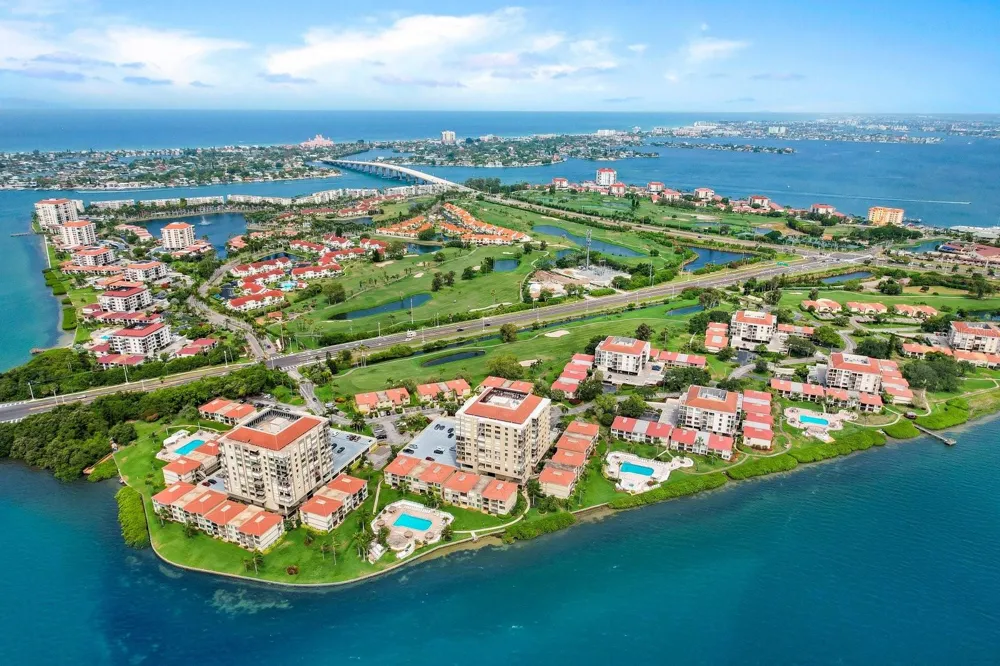 6269 PALMA DEL MAR BOULEVARD S #302 St Petersburg, FL 33715