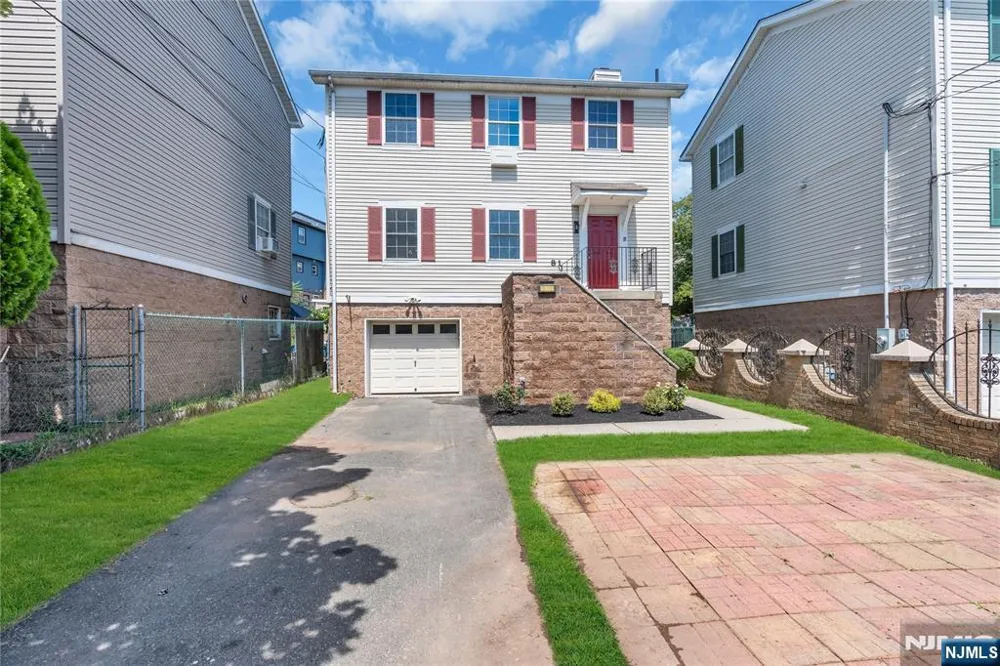 81 Crane Street Newark, NJ 07104