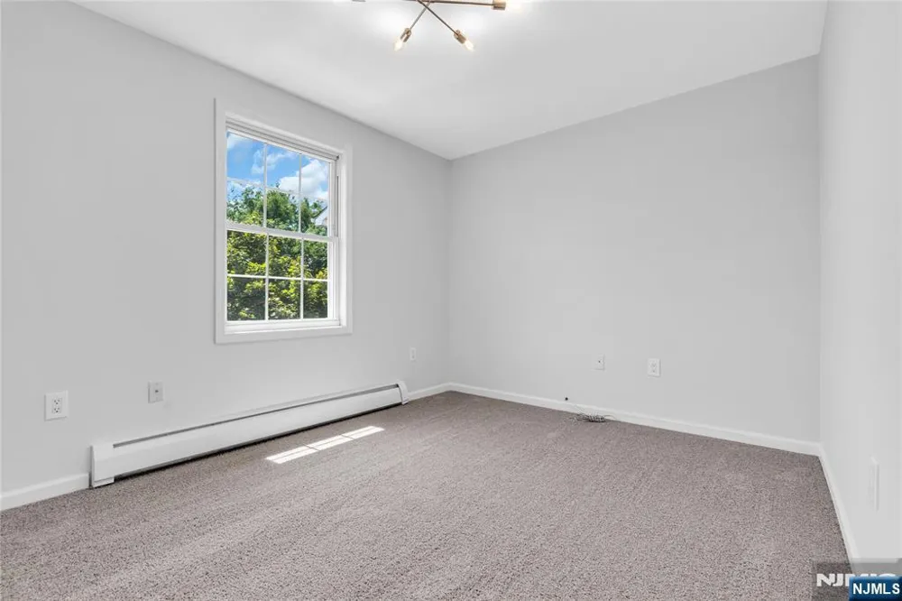81 Crane Street Newark, NJ 07104