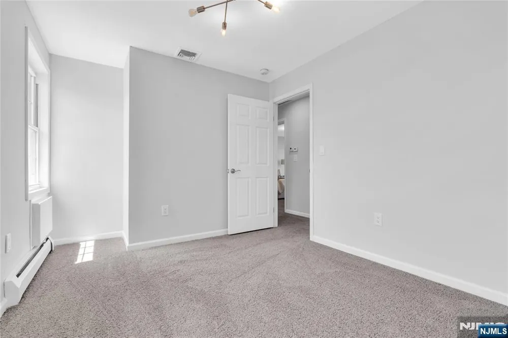 81 Crane Street Newark, NJ 07104