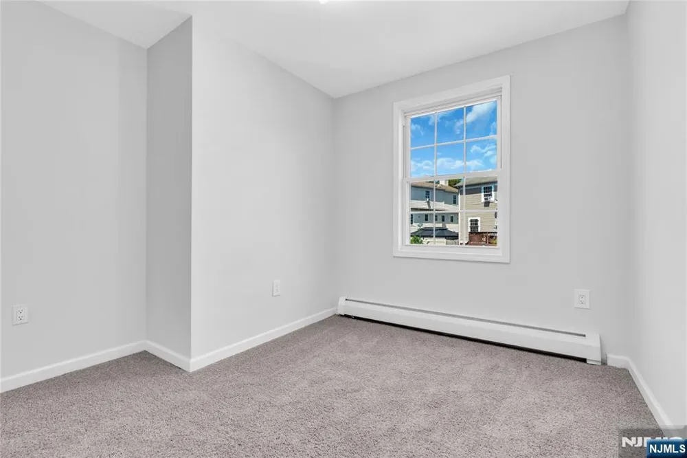 81 Crane Street Newark, NJ 07104