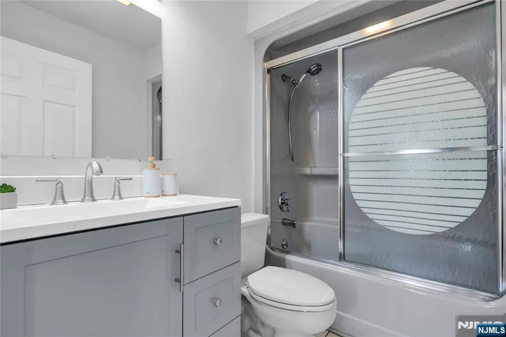 81 Crane Street Newark, NJ 07104