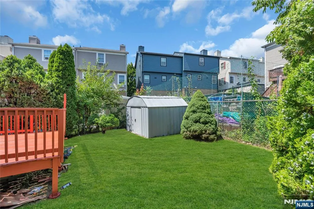 81 Crane Street Newark, NJ 07104