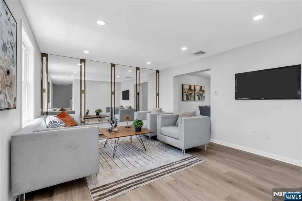 81 Crane Street Newark, NJ 07104