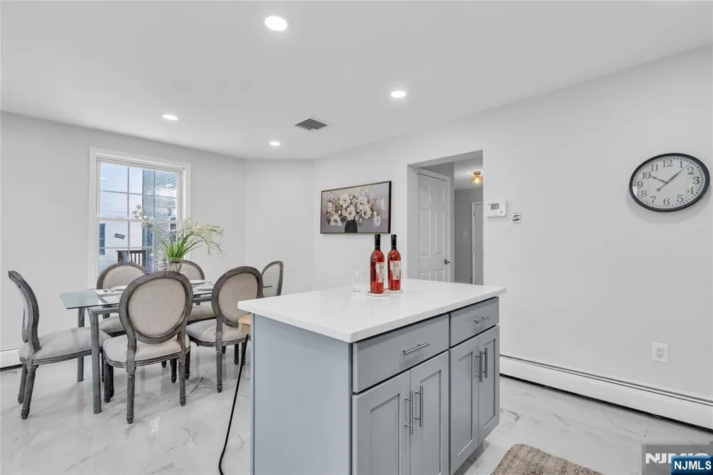 81 Crane Street Newark, NJ 07104