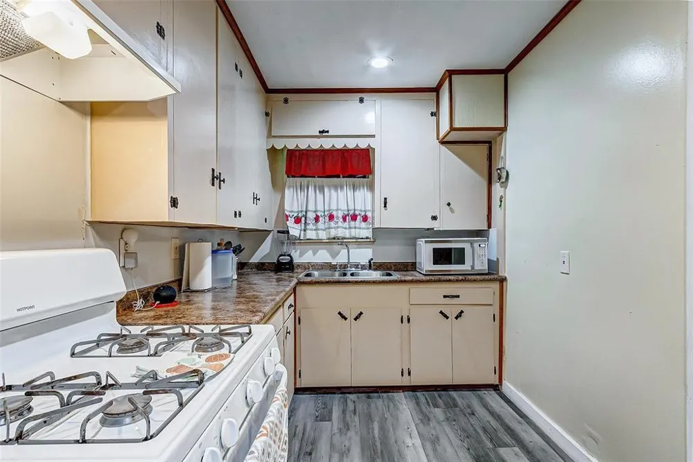 913 Maple Avenue Pasadena, TX 77506
