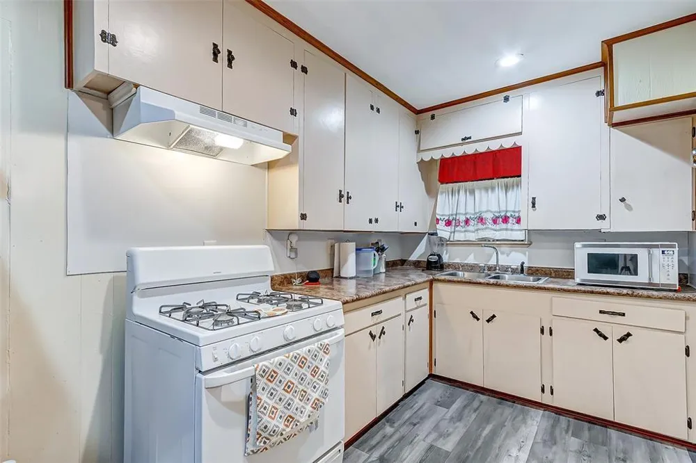 913 Maple Avenue Pasadena, TX 77506