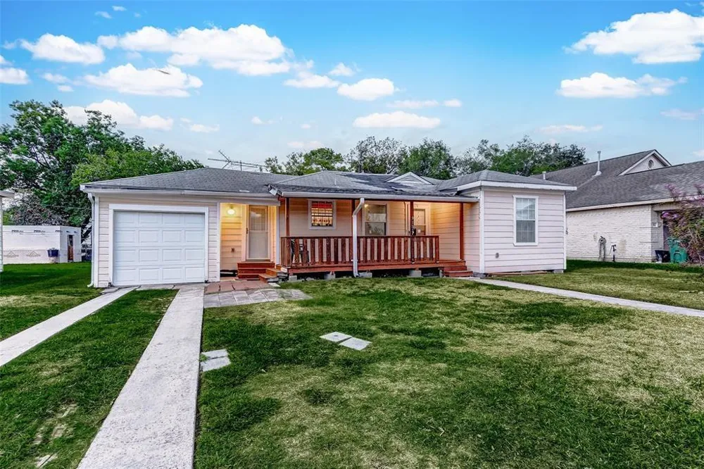 913 Maple Avenue Pasadena, TX 77506