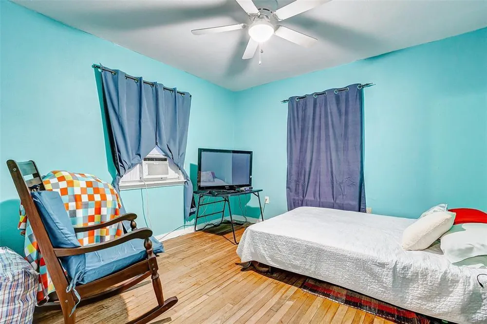 913 Maple Avenue Pasadena, TX 77506