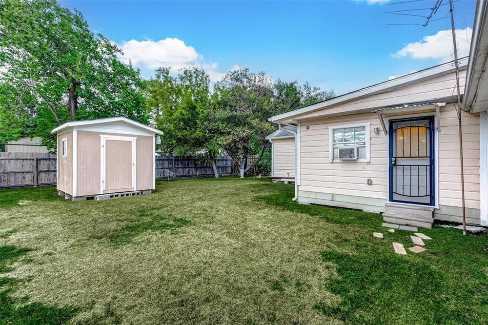 913 Maple Avenue Pasadena, TX 77506