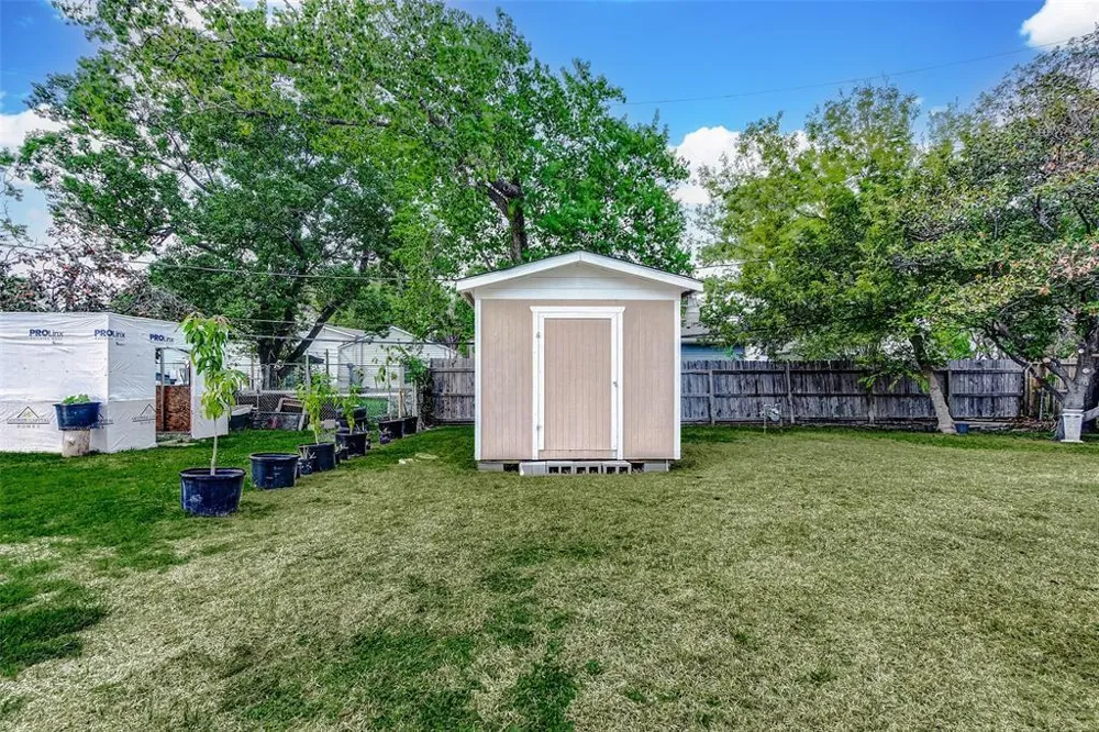 913 Maple Avenue Pasadena, TX 77506