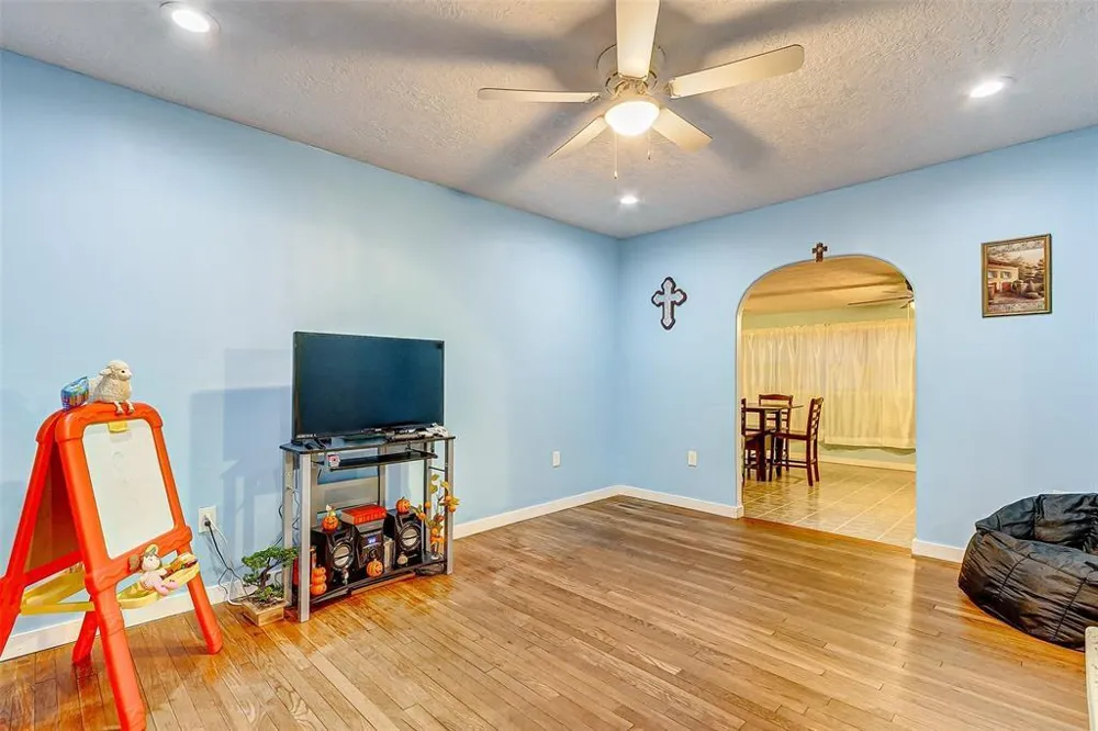 913 Maple Avenue Pasadena, TX 77506