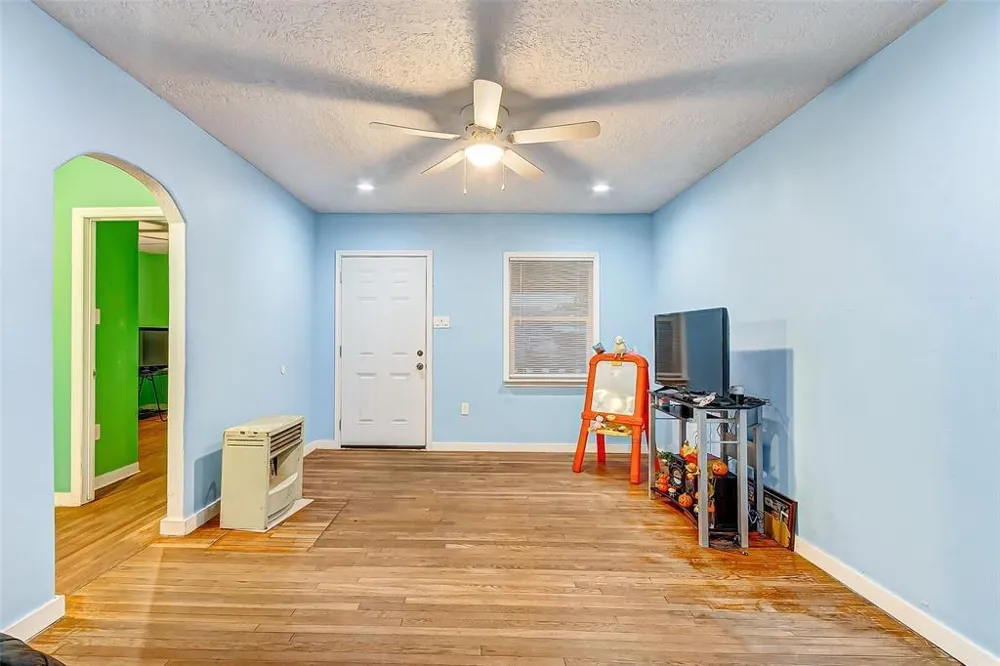 913 Maple Avenue Pasadena, TX 77506