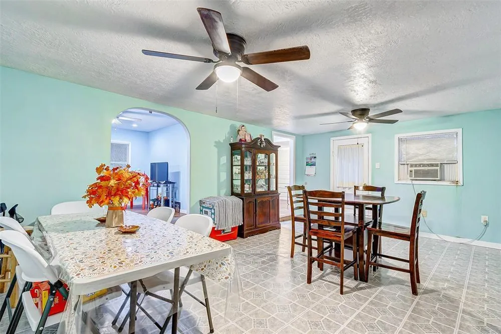 913 Maple Avenue Pasadena, TX 77506