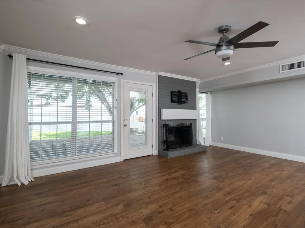100 Edgewater Drive #44 Livingston, TX 77351