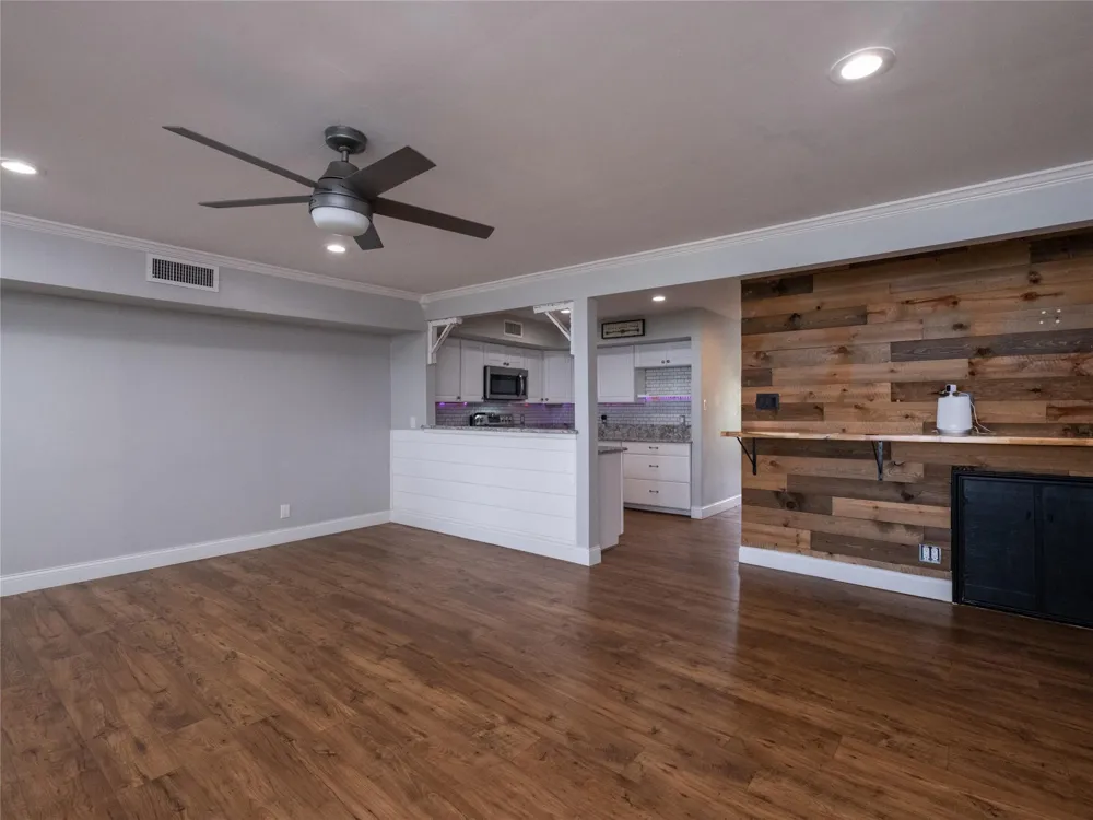 100 Edgewater Drive #44 Livingston, TX 77351