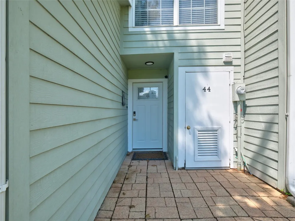 100 Edgewater Drive #44 Livingston, TX 77351