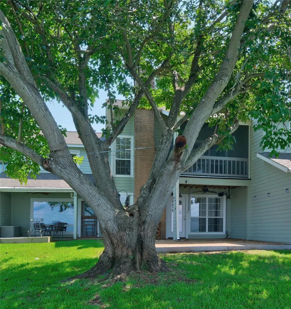 100 Edgewater Drive #44 Livingston, TX 77351