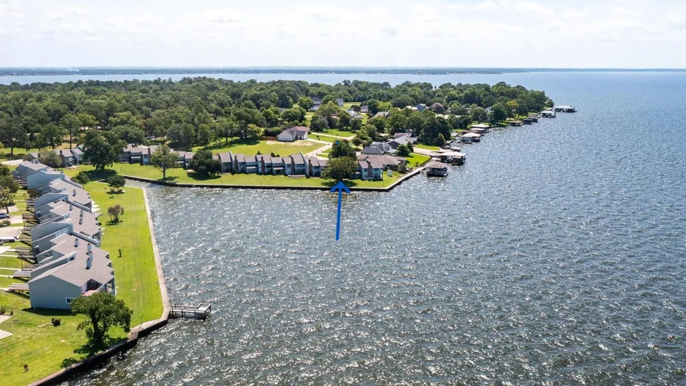 100 Edgewater Drive #44 Livingston, TX 77351