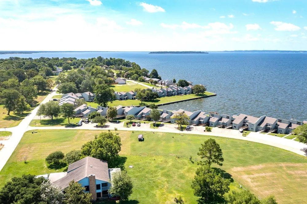 100 Edgewater Drive #44 Livingston, TX 77351